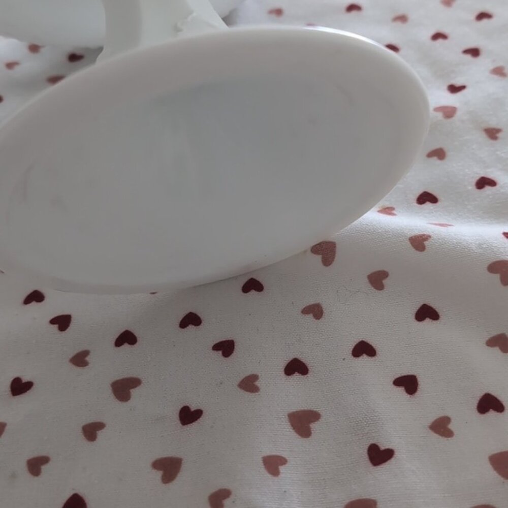 DEAL! Vintage Milk Glass Serving Pedestal Bowl. Scalloped Rim - Picture 6 of 6
